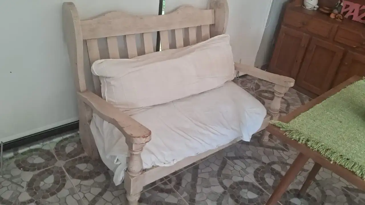 El juego de living sillón doble 2 individuales y mesa  3