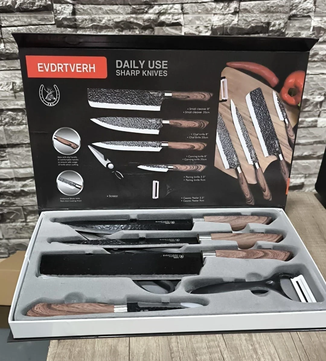 SET DE CUCHILLOS 6 PIEZAS, INCLUYE PELA PAPA,  Y 4 CUCHILLOS