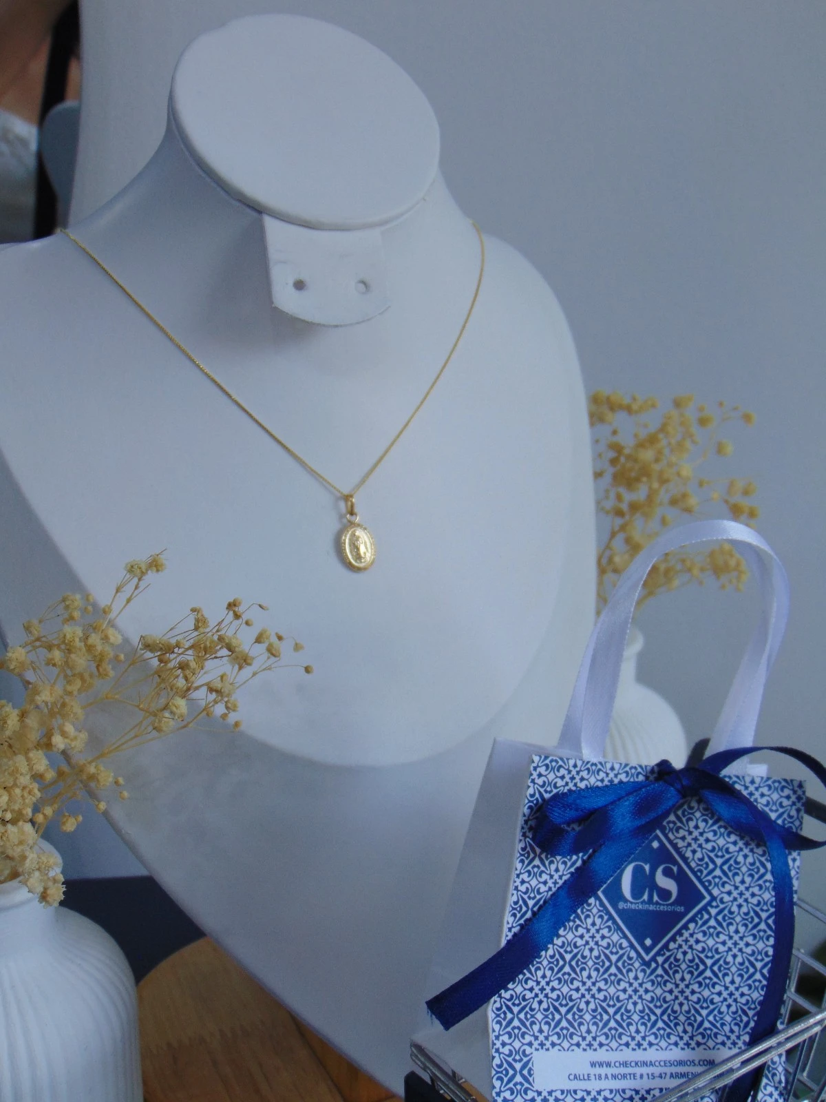 CADENA ORO LAMINADO 18K DELGADA DIJE GUADALUPE 1 .5CM | 40CM