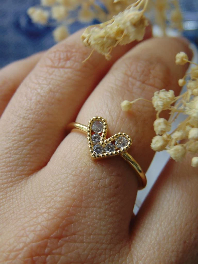 ANILLO ACERO DOR LINEA CORAZON BLANCO