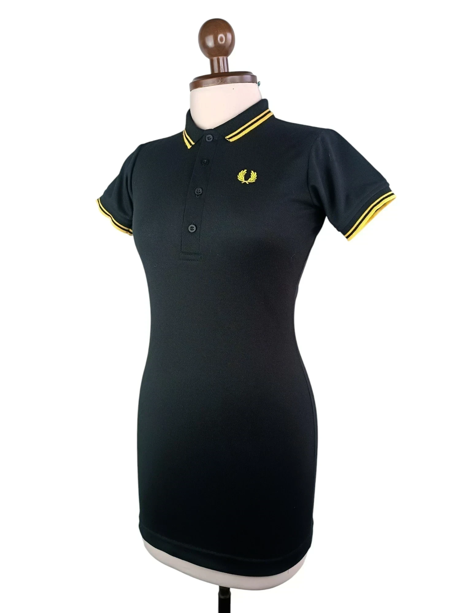 Vestido tipo polo negro con amarillo