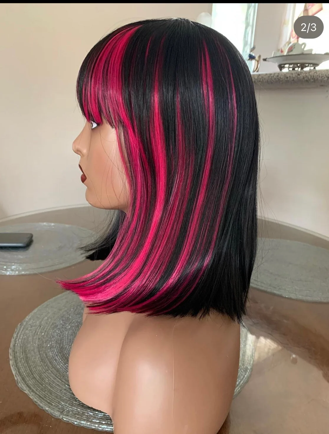 Peluca 14” con mechones fucsia  2