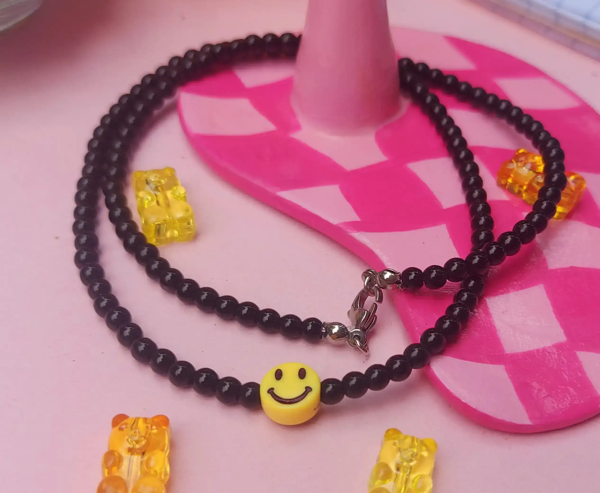 Collar  happy face en perla negra 3