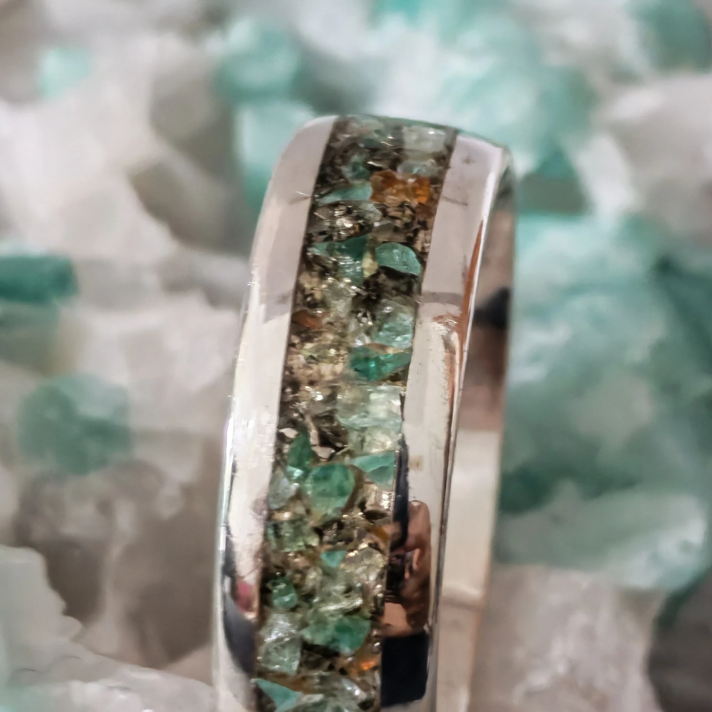 Anillo en plata 950 con Esmeraldas y Cuarzos Rutilados 