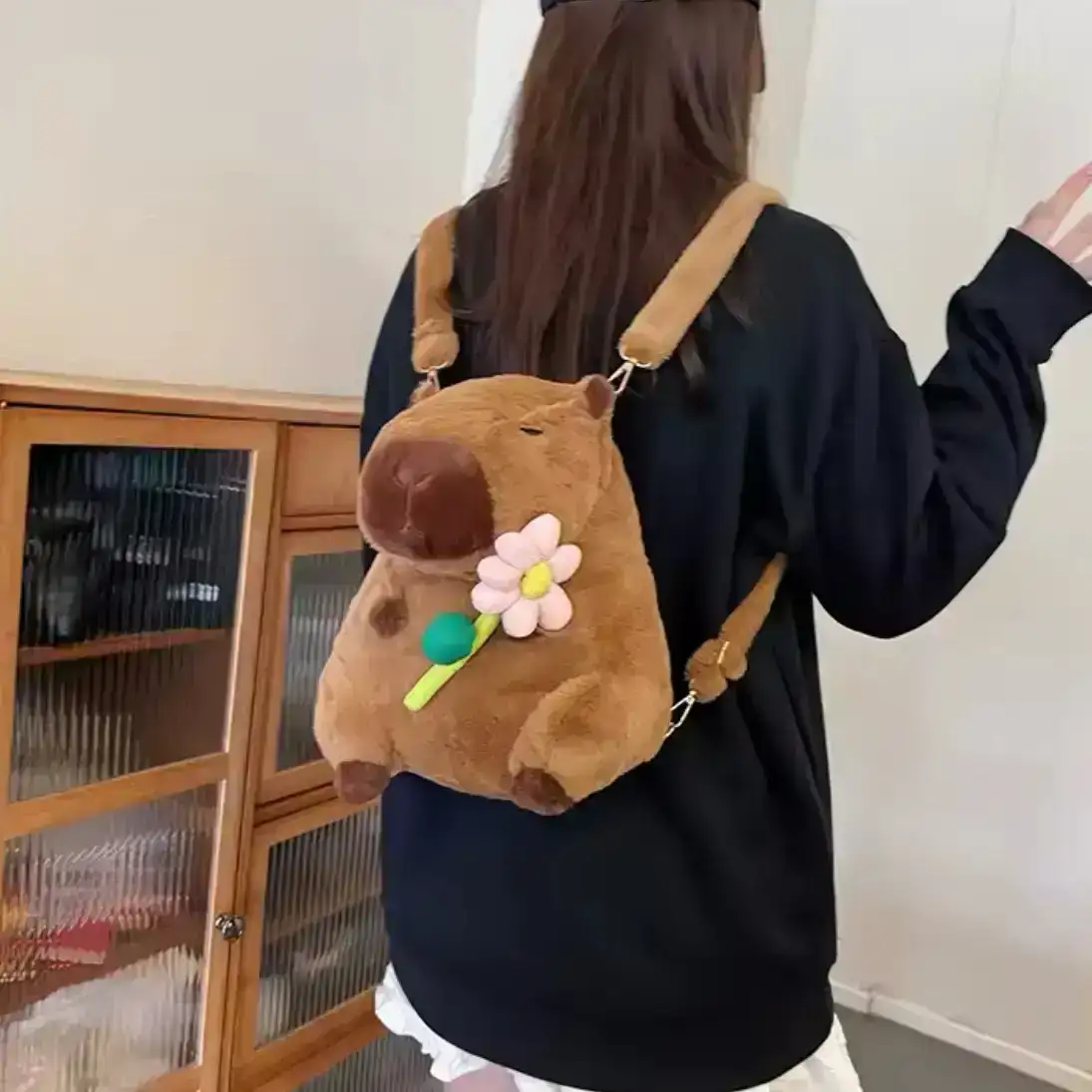 Morral de capibara con flor 2