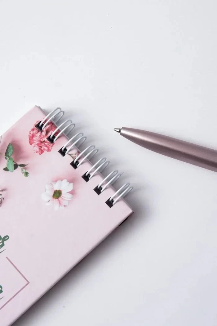 Libreta larga con lapicero Mujer virtuosa 3