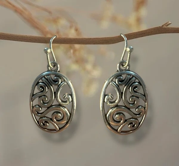 Pendientes Calados con diseño Geométrico 