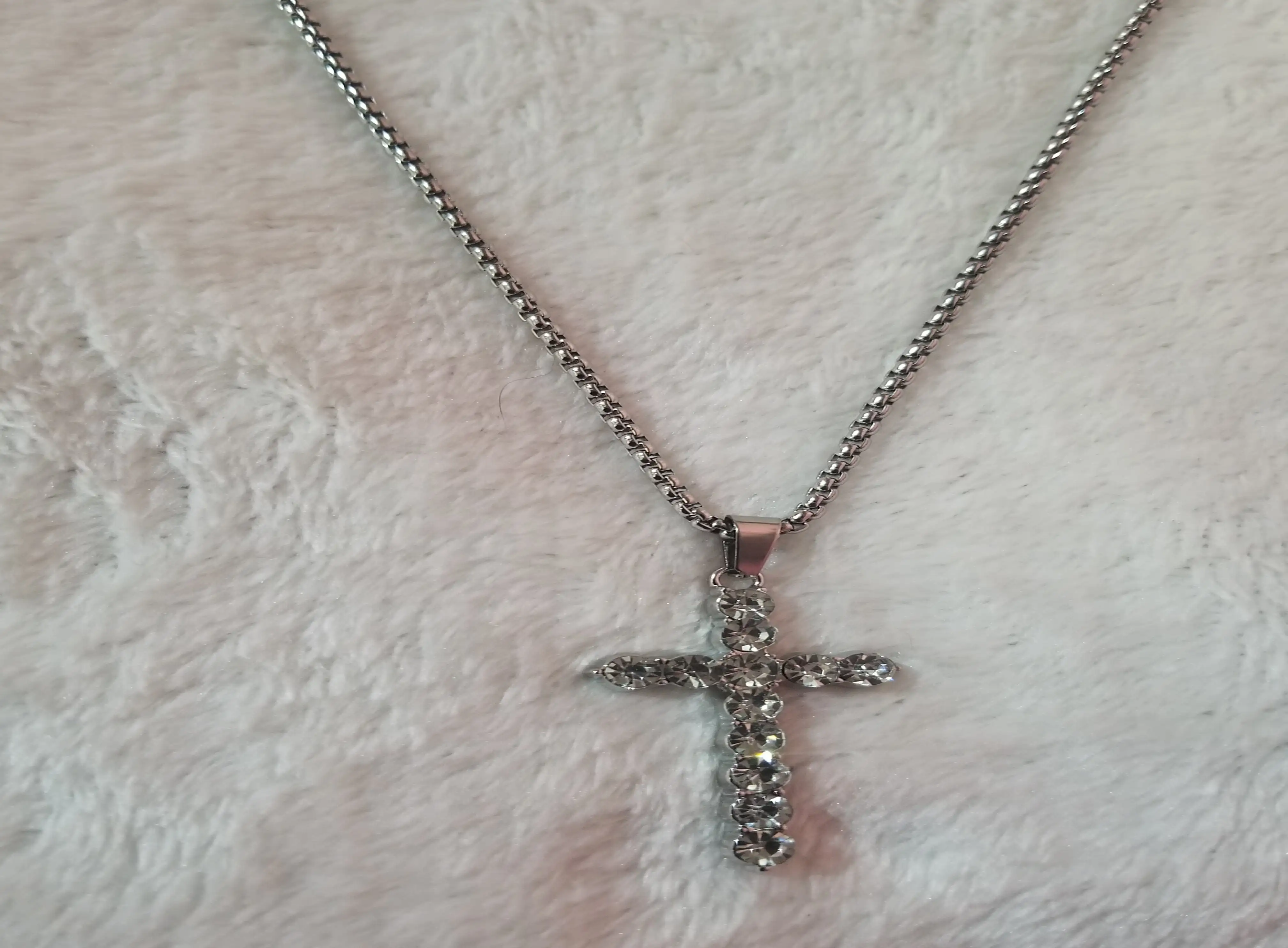 Collar crucifijo