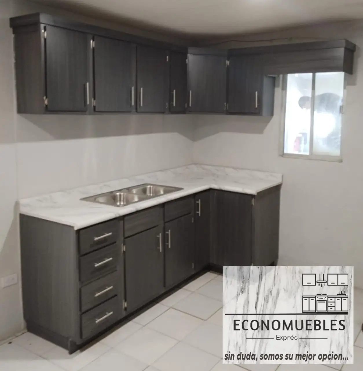 Cocina con cortinero