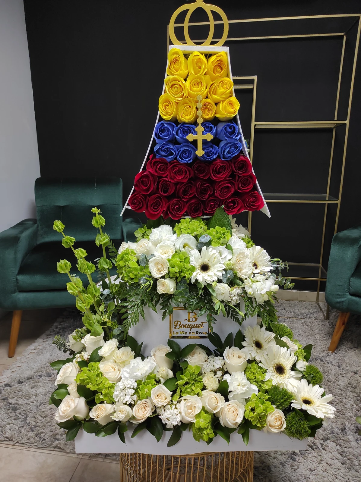 Silueta de virgen con doble jardin 2