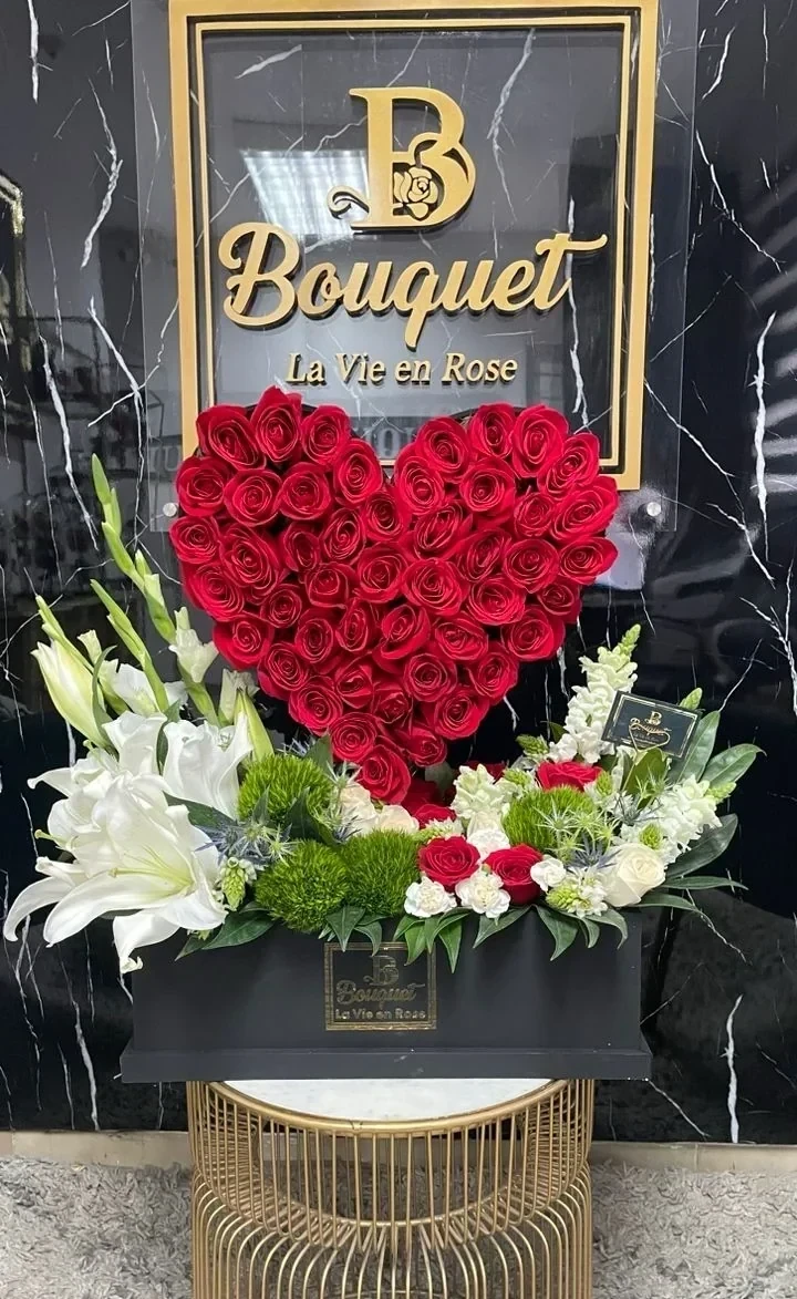 Caja de madera con corazon y jardin 