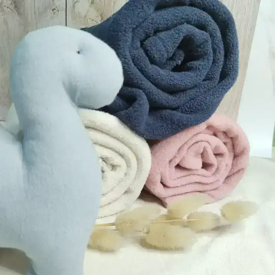 Muñeco de apego + manta polar
