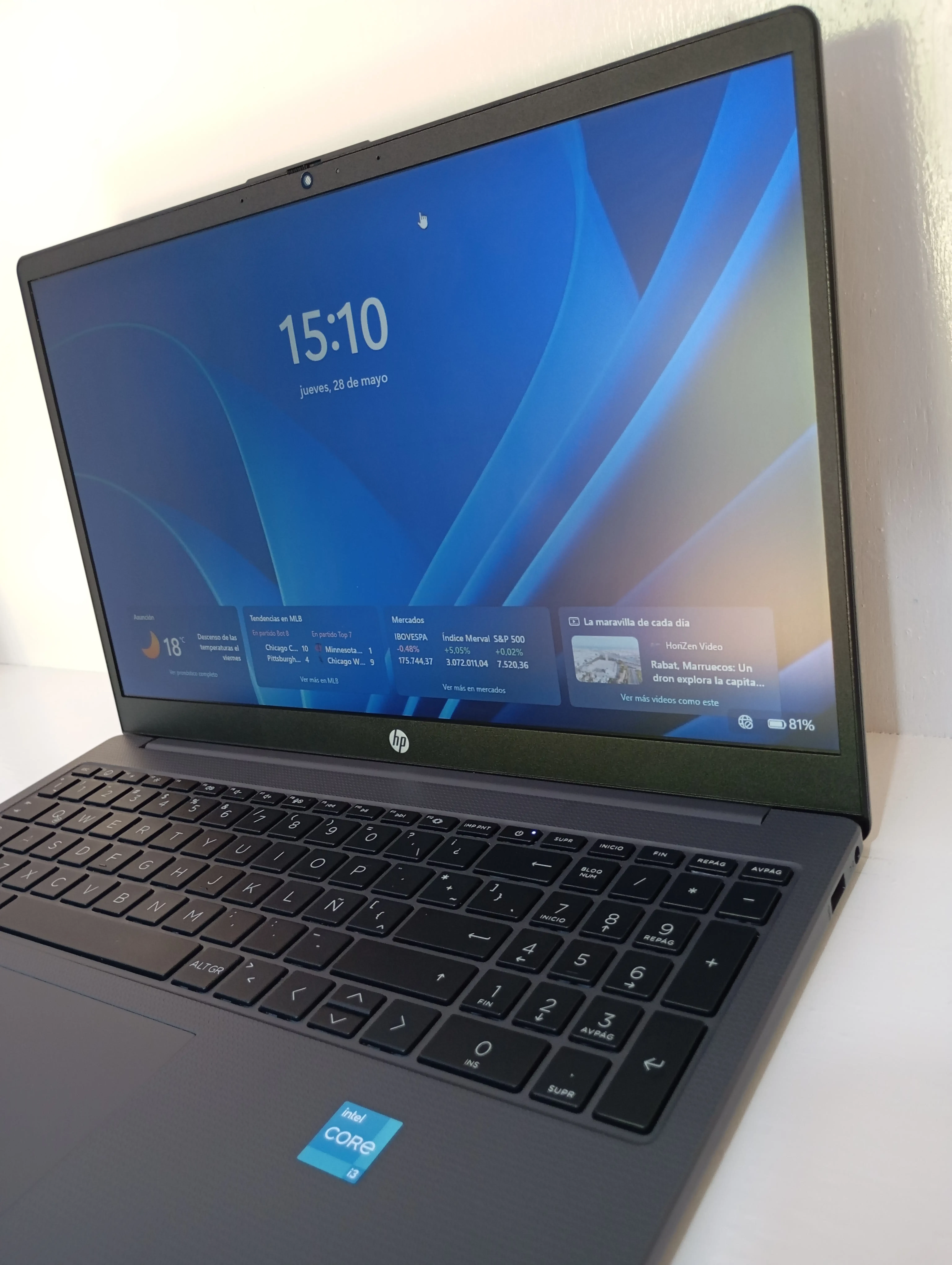 HP Core i3 Gen 13 Semi Nueva 8/512 Gris Sin detalles c/Cargador Original  4
