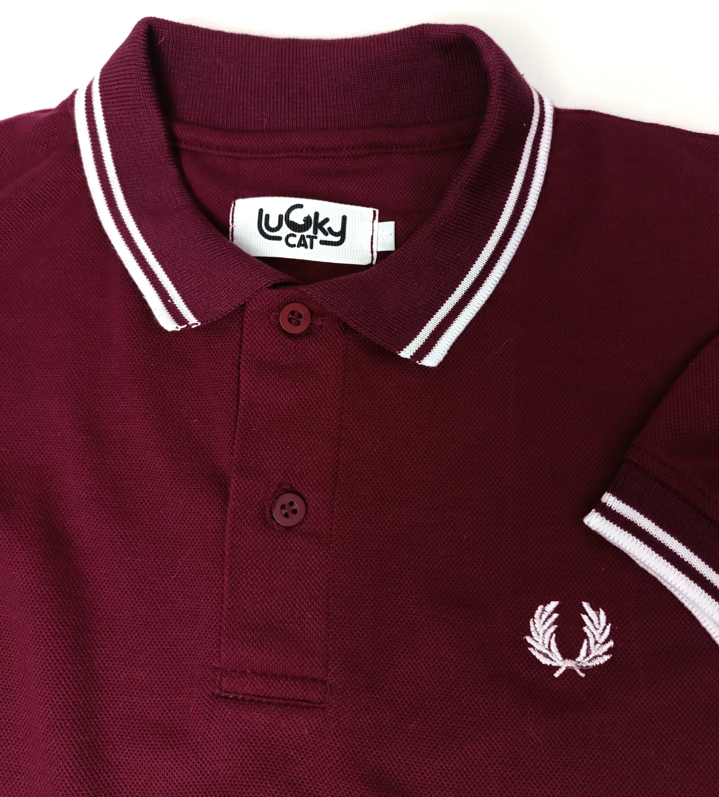Camisa Polo vinotinto con blanco 