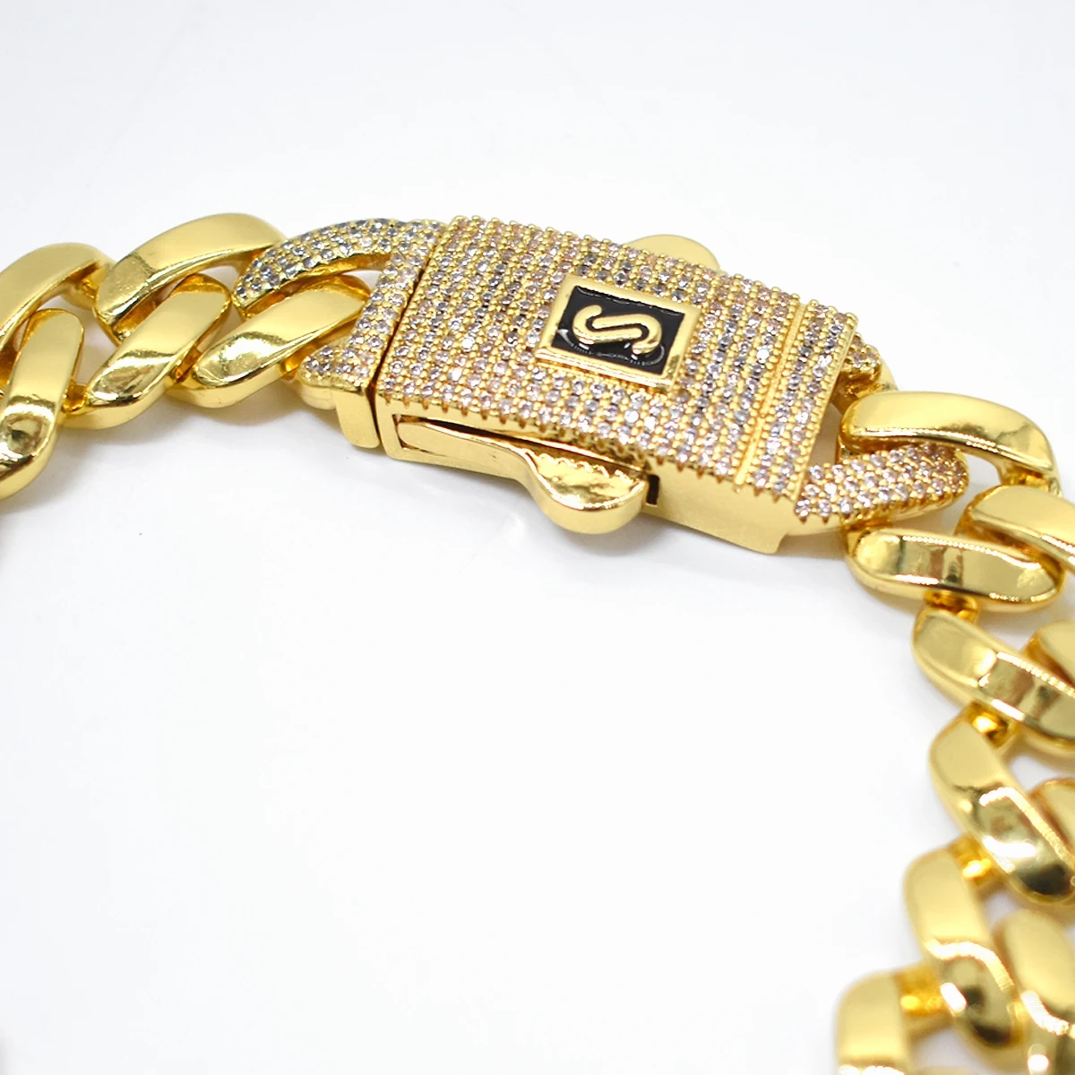 ESCLAVA GRUESA  EN ORO CON DIAMANTES 3