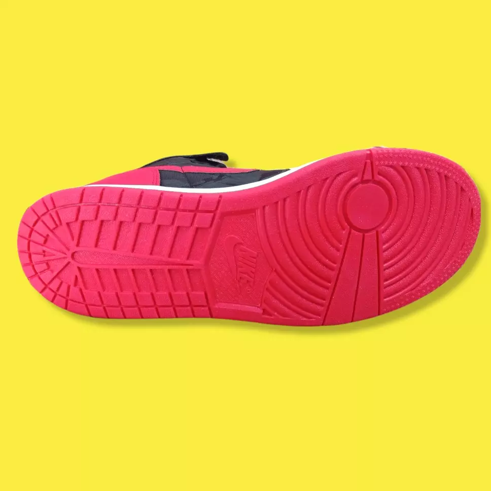 Adidas tipo Jordan, rojo y negro.  4