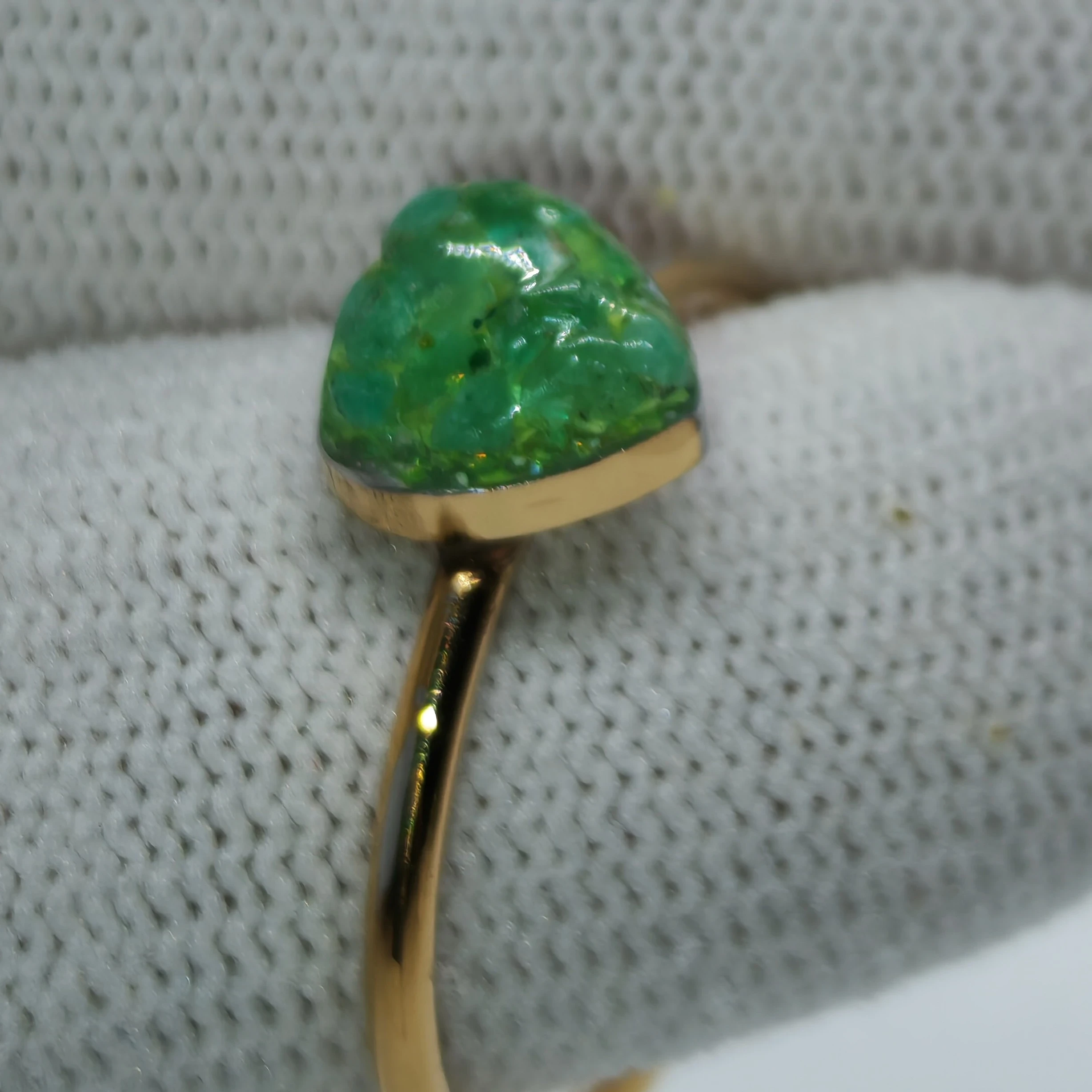 Sortija talla 9 en Esmeraldas y Mica Verde 2