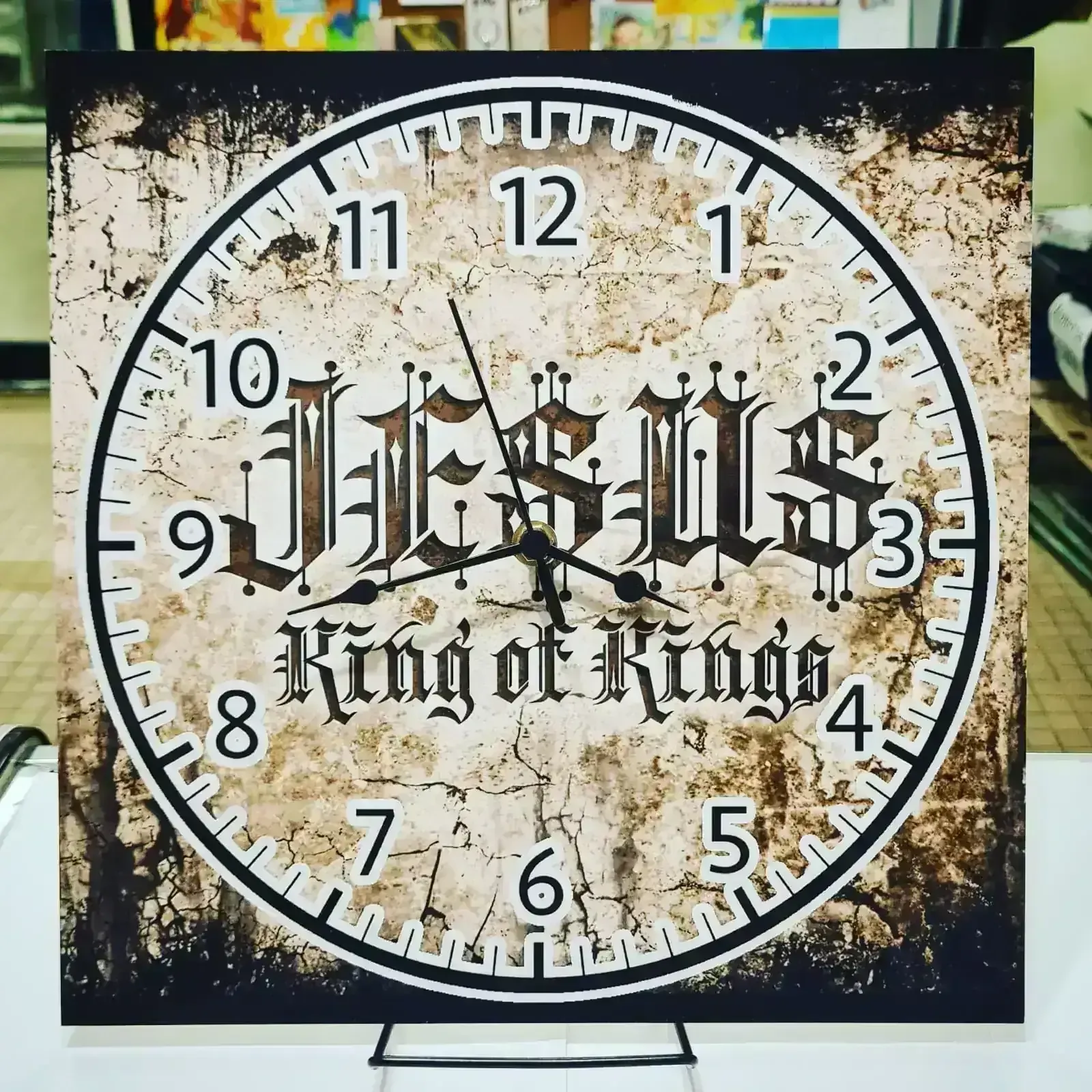 Reloj cuadrado de pared. R109