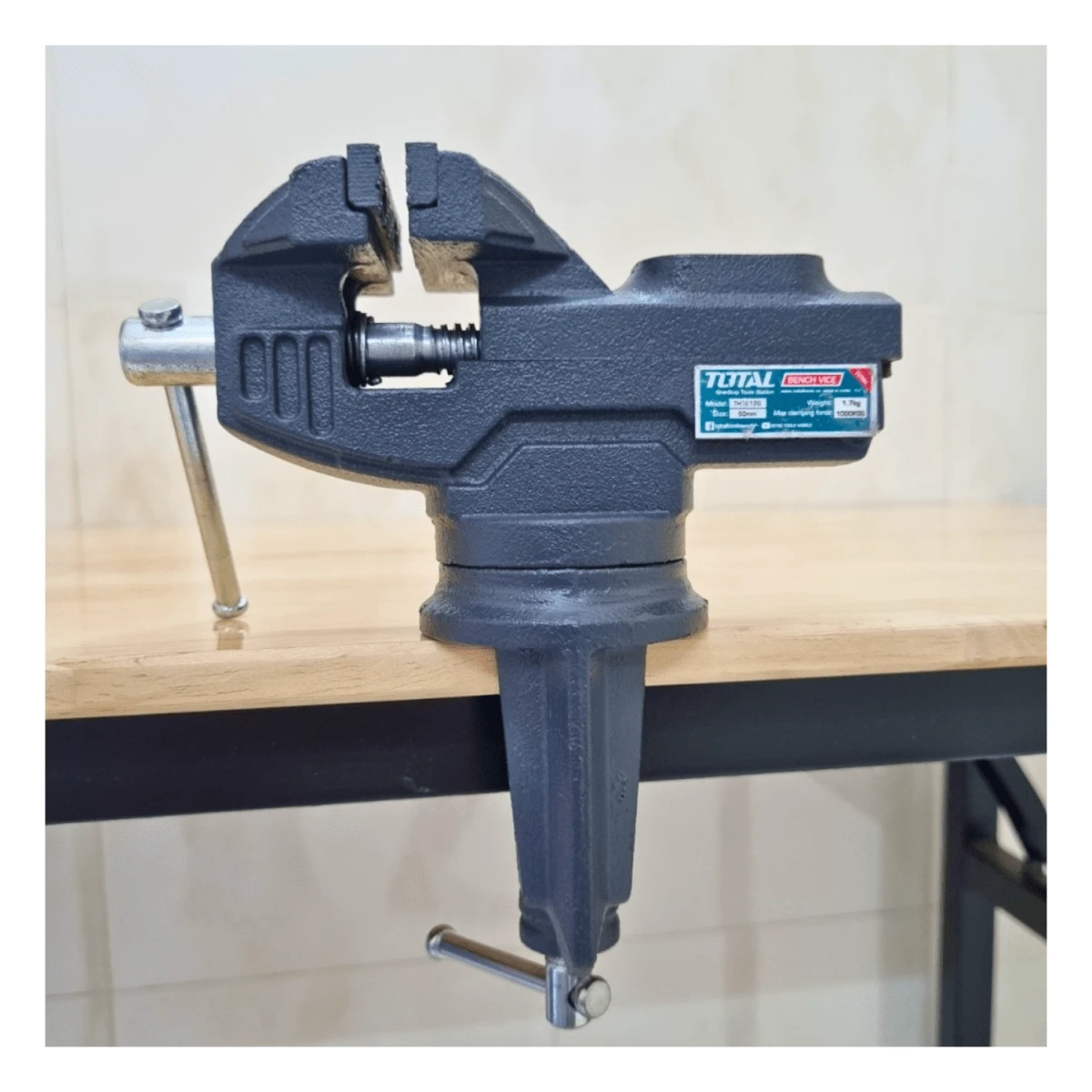 Tornillo de banco con base giratoria 60mm soporta 100kg total 3