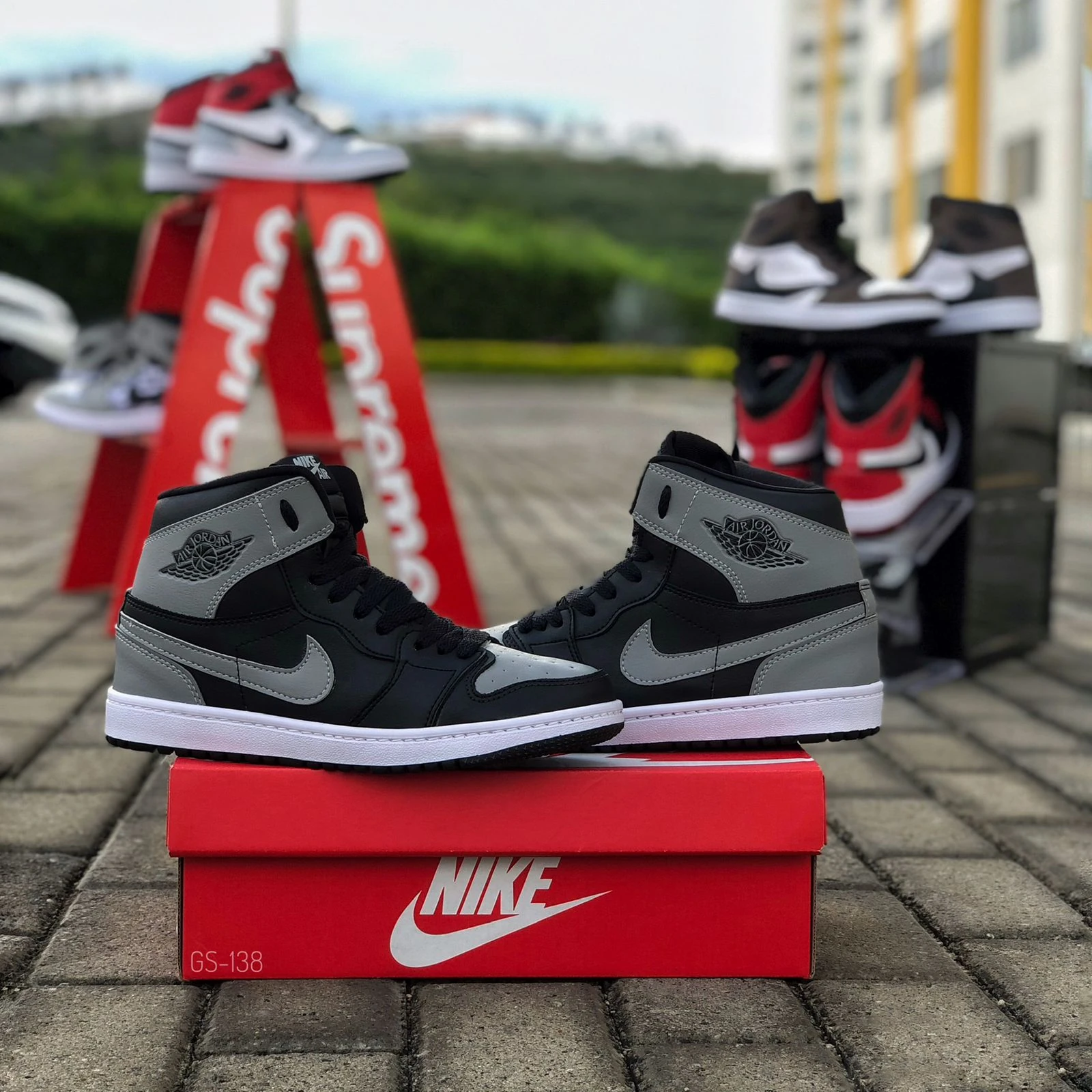 NIKE JORDAN 1 MID (Original)