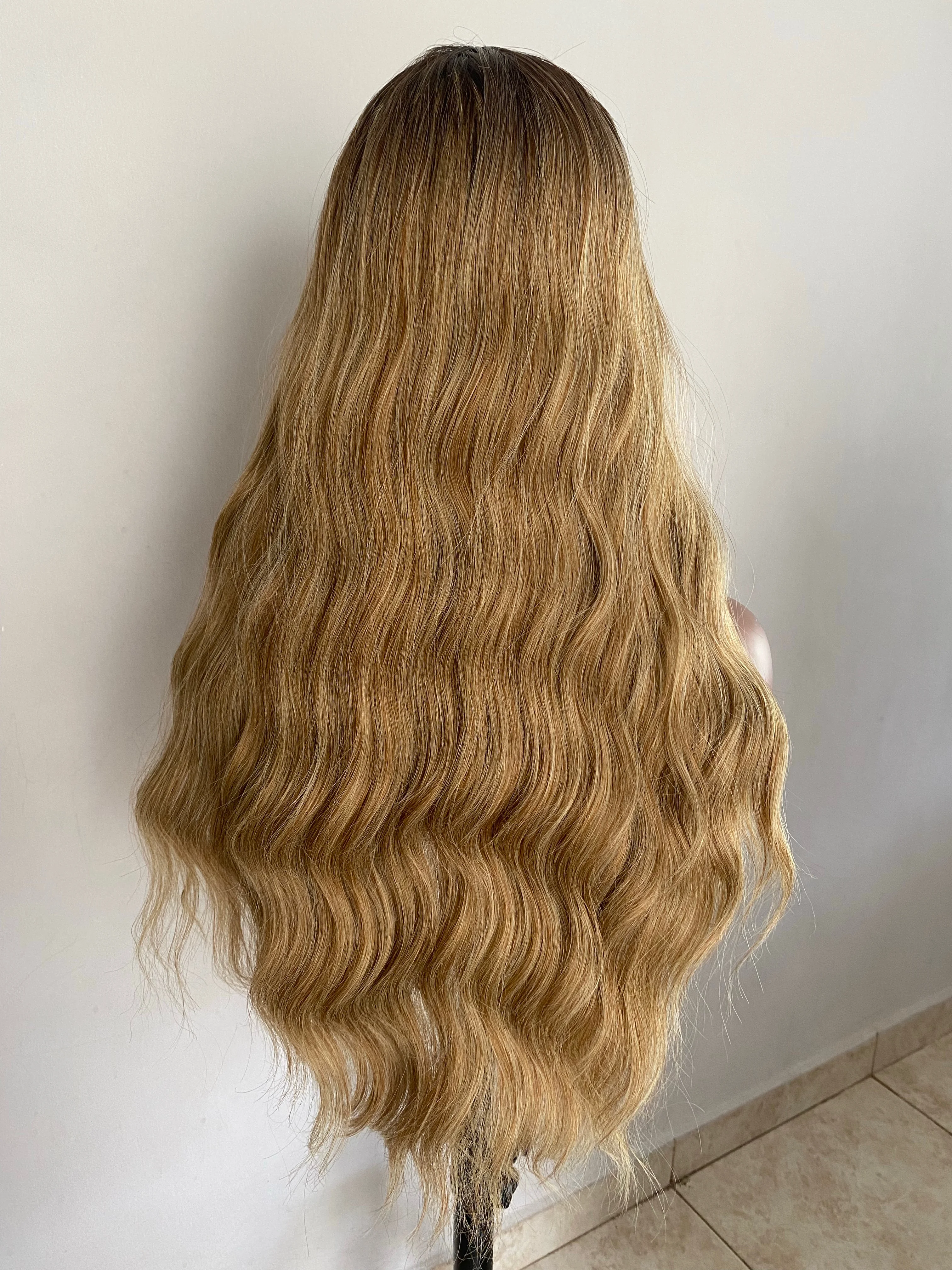 Peluca ondulada 28”  3