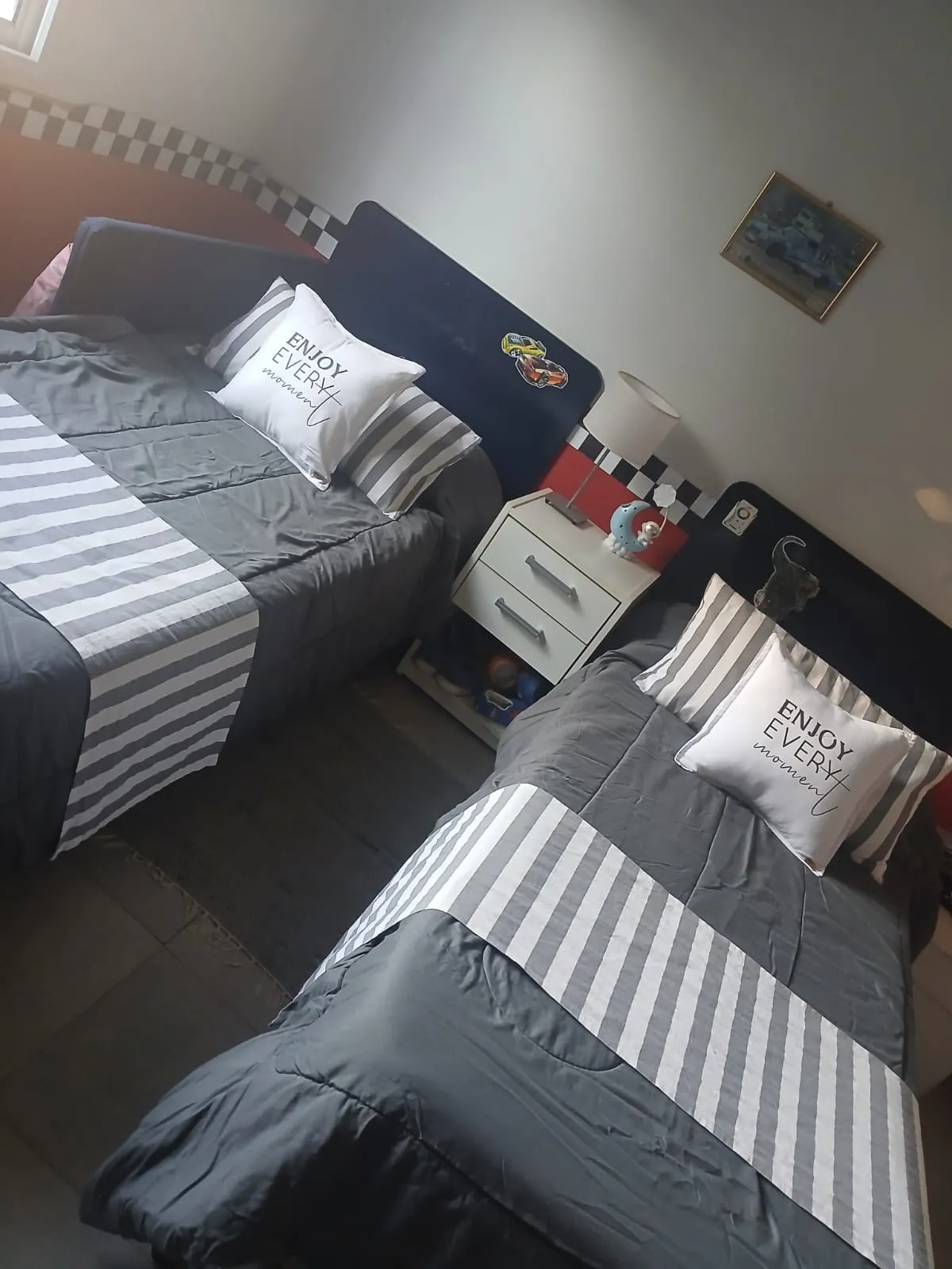 2 camas de 1 plaza (se venden las 2 juntas ) 