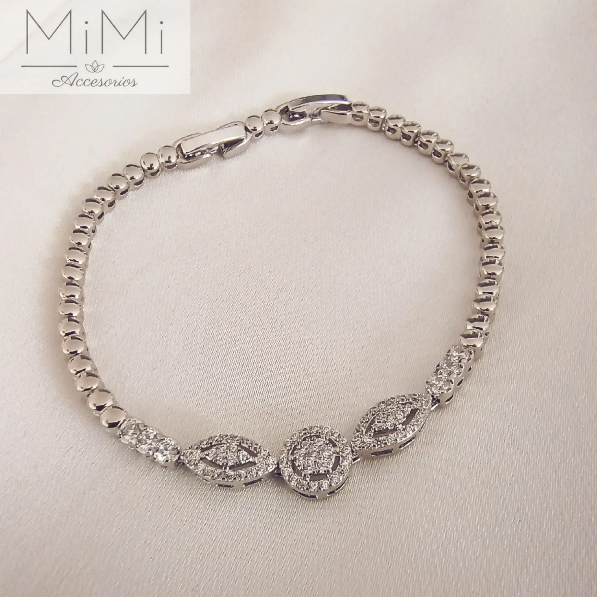 Pulsera bañada en plata con cristales circón 