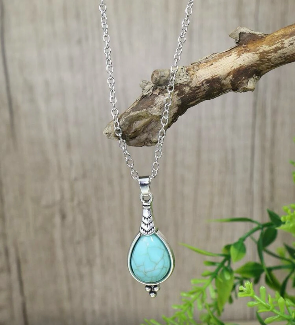 Pendientes y cadena con diseño de Gota 2
