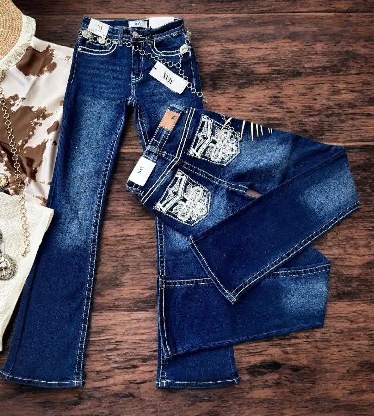 PANTALON CORTE BOOTCUT PEDRERÍA 