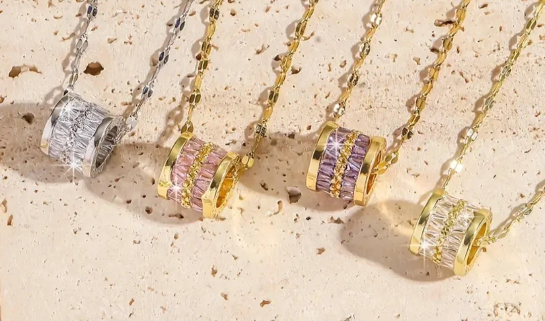 Dije con cadena tipo Bulgari 