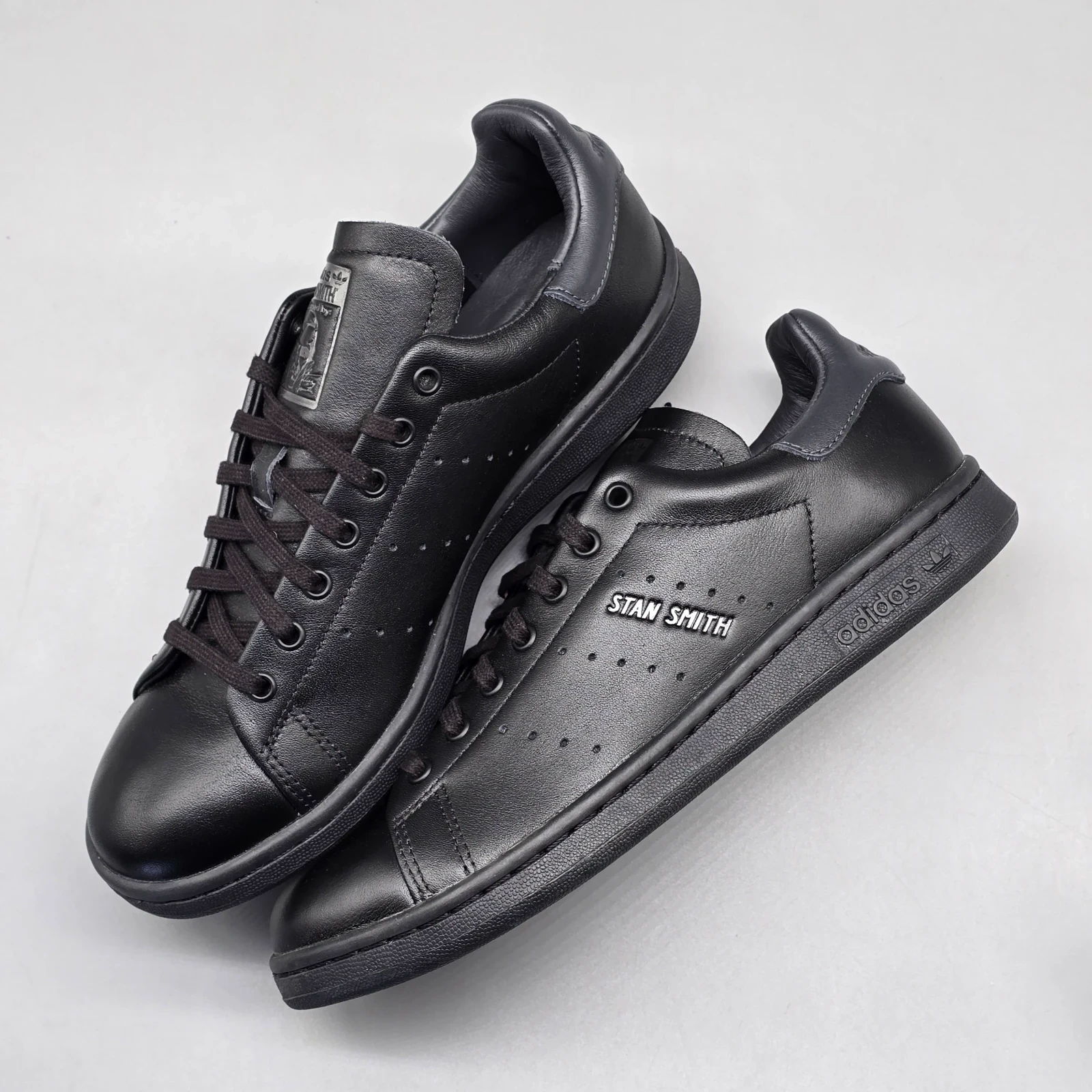 TENIS ADIDAS STAN SMITH LUX  2