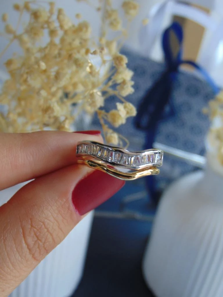 ANILLO ACERO BICOLOR ONDAS BAGUET  2