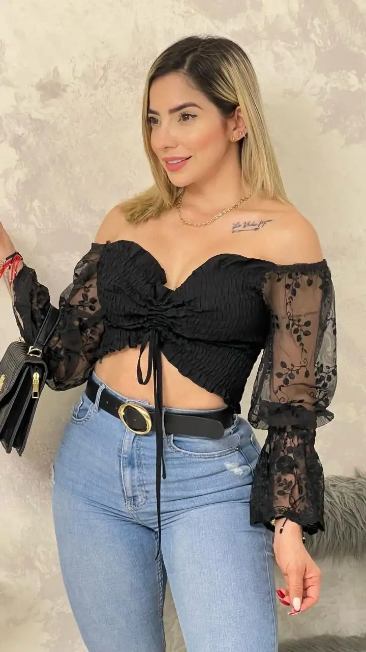 👚🛍️😍Divina blusa en finos detalles 😍 con arrunche 💘