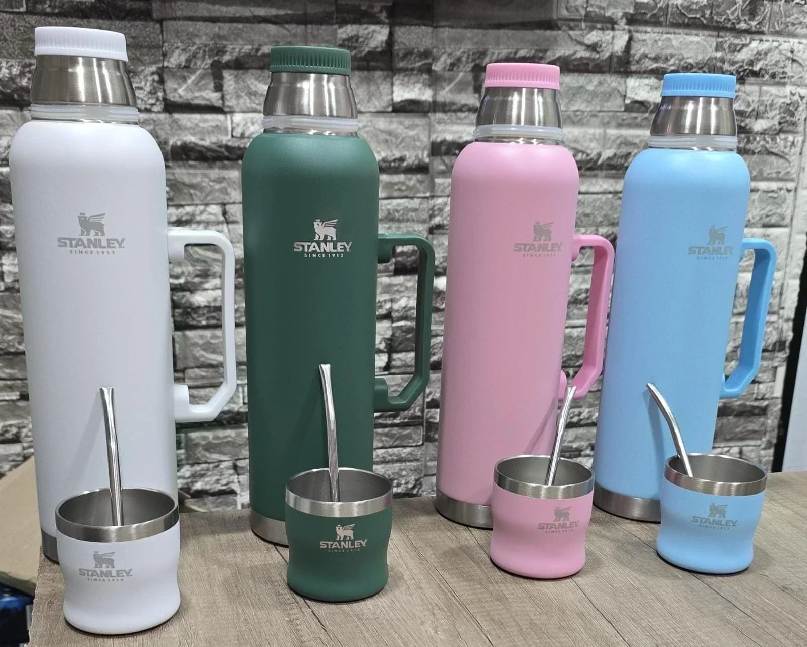 COMBO STANLEY TERMO+ MATE + BOMBILLA REPLICA TRIPLE AAA 1.3 LTS 2