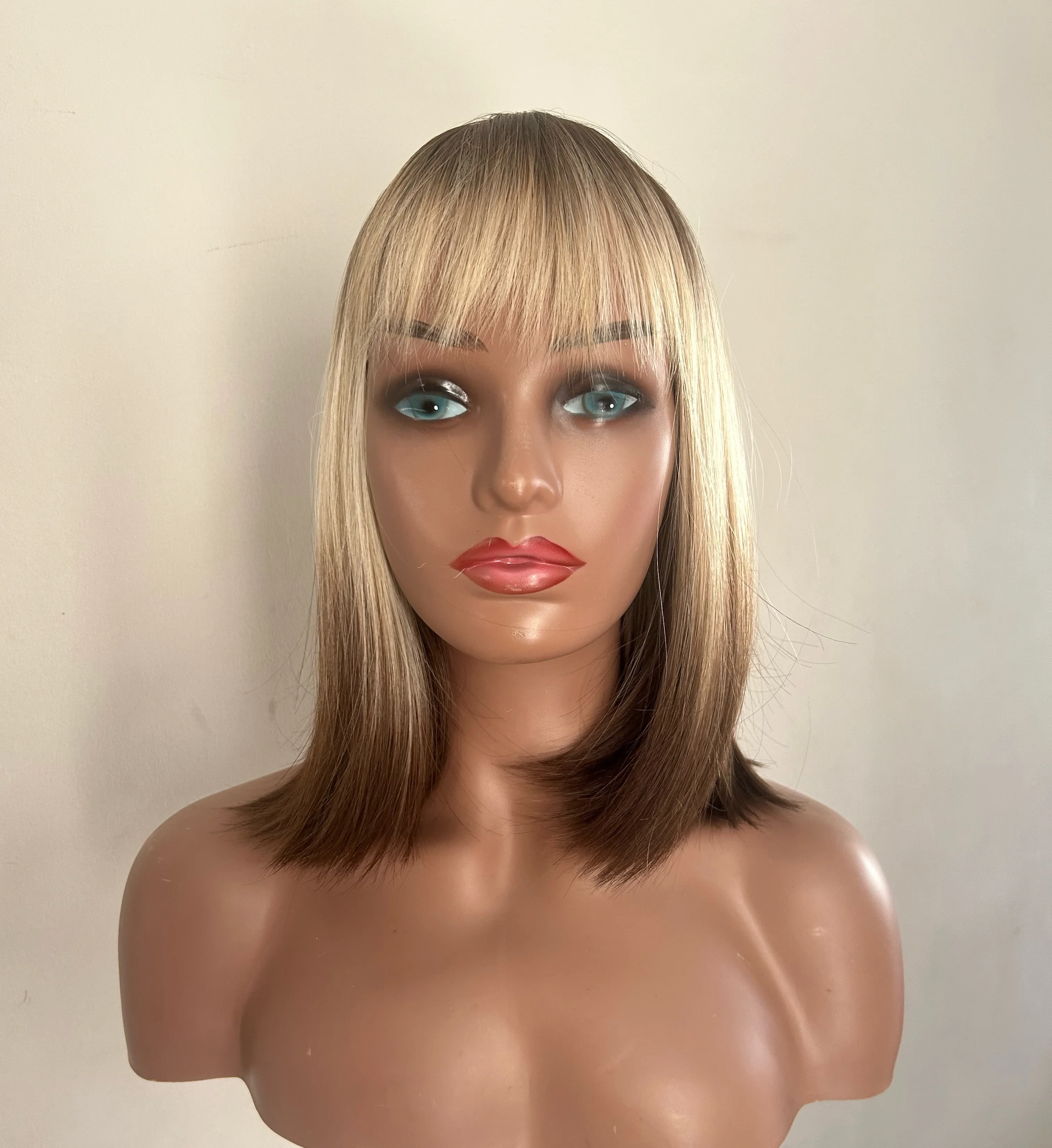 Peluca rubia Bob  con flequillo,  color marrón degradado rubio 2