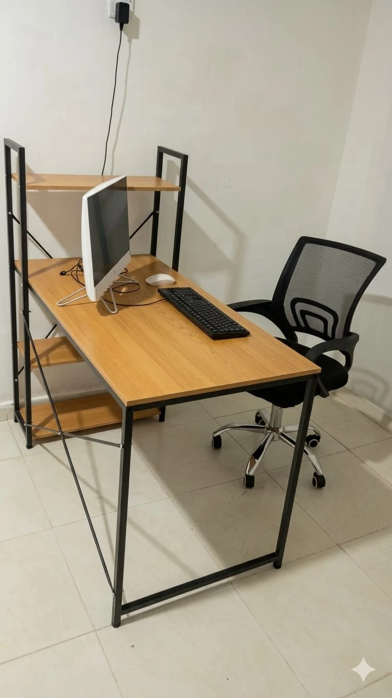 Escritorio con estantería de madera,