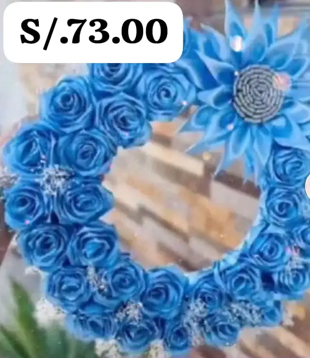 Corona de rosas eternas azules 