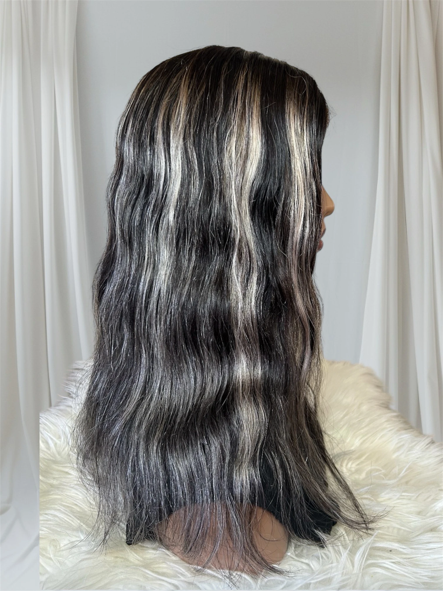 Peluca de cabello humano ondulado con reflejos grises 16” 5