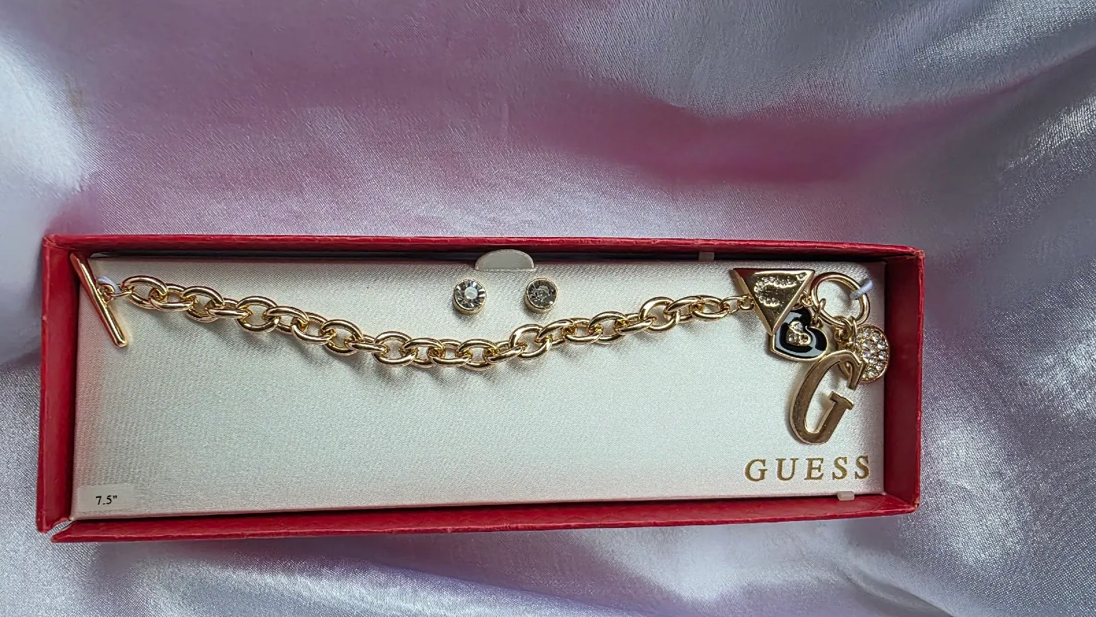 Guess- Pulsera + aros tono gold disponible 
