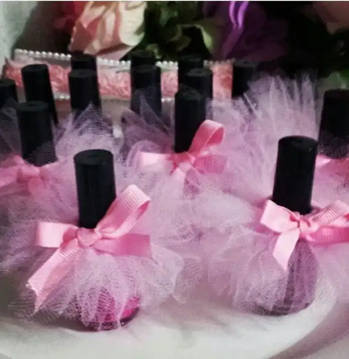 Esmaltes con vestido