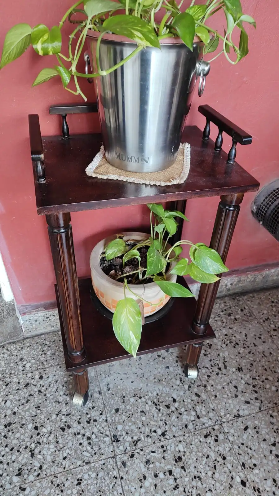 Mesa apoyo son 2 cada una