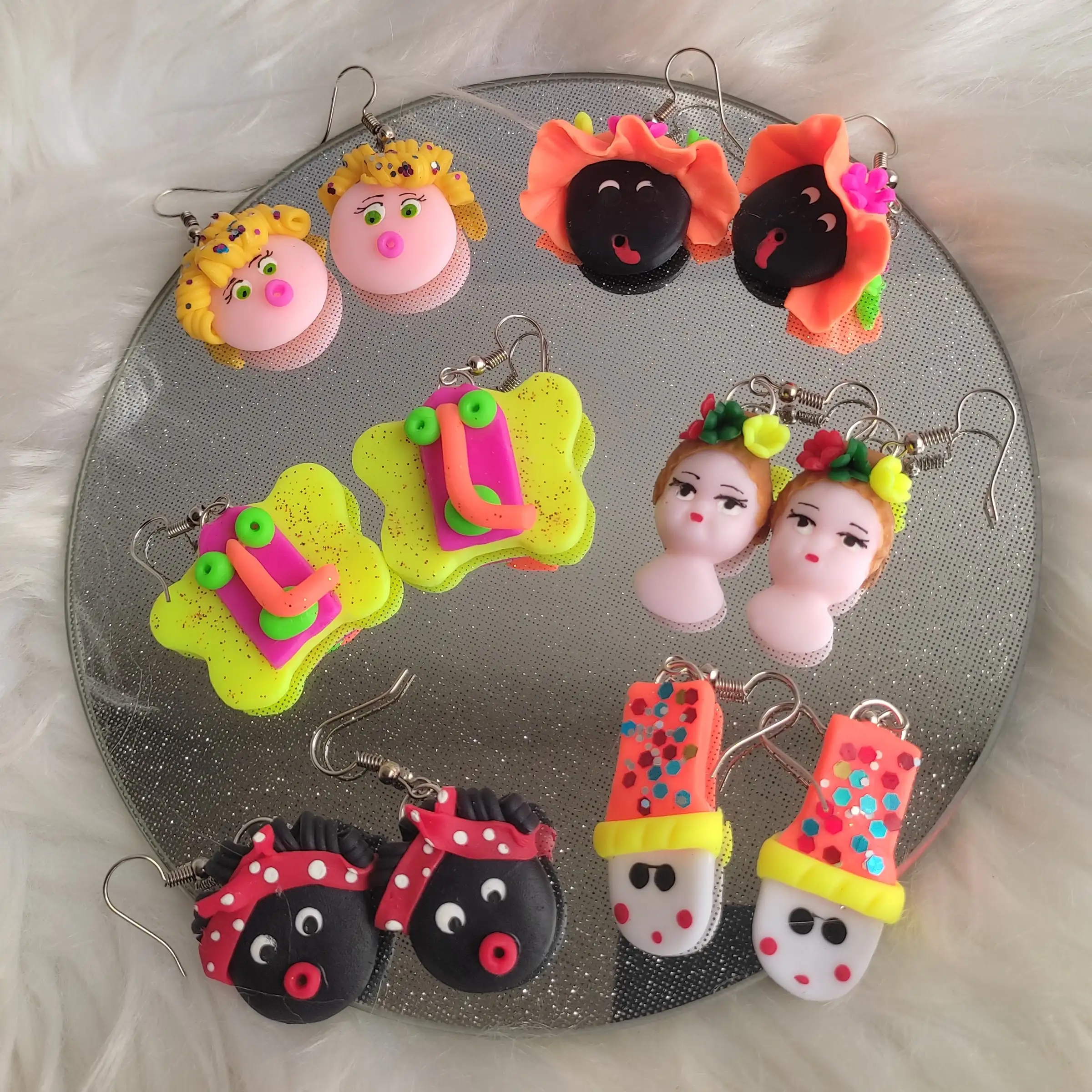 Aretes carnavaleros