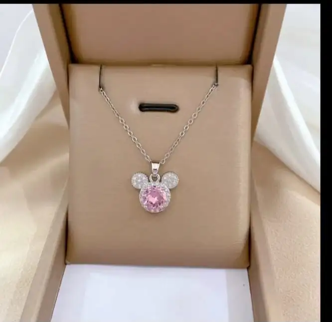 Collar de mickey con piedra rosa