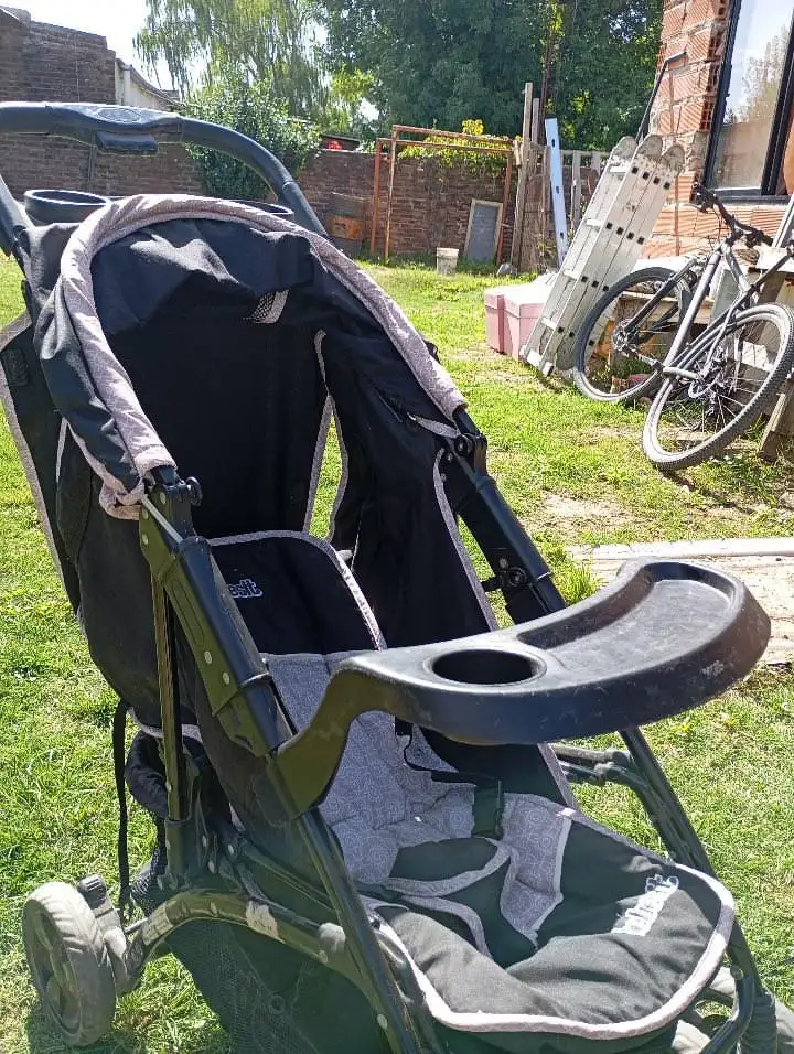 Cochecito cuna con huevito desmontable. Marca Bebesit.  plegable, liviano y cuenta con cinturón de seguridad para paseos seguros. Ideal para niños desde recién nacidos (usando el huevito) hasta mayores. 4