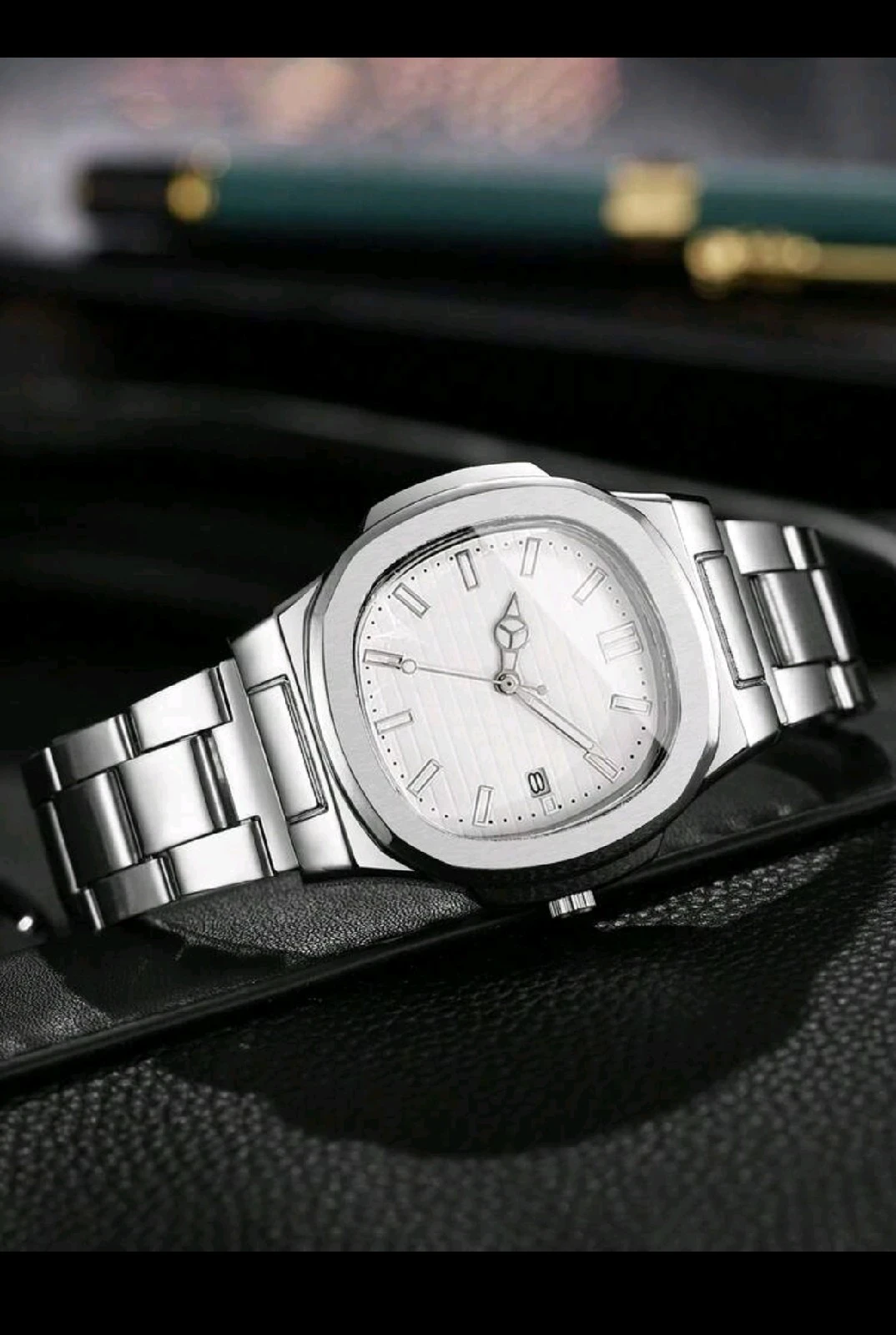 Reloj Análogo Ejecutivo con Bisel Octagonal y Fechador 6
