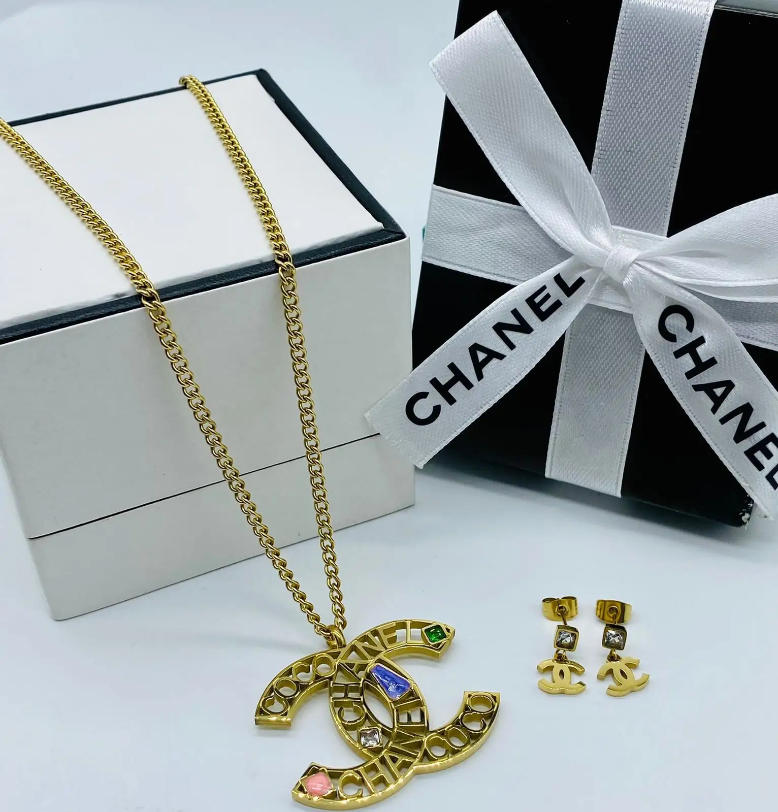R chanel