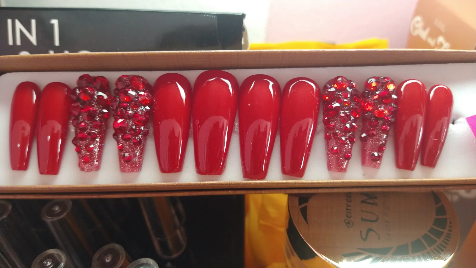 Uñas rojas largas