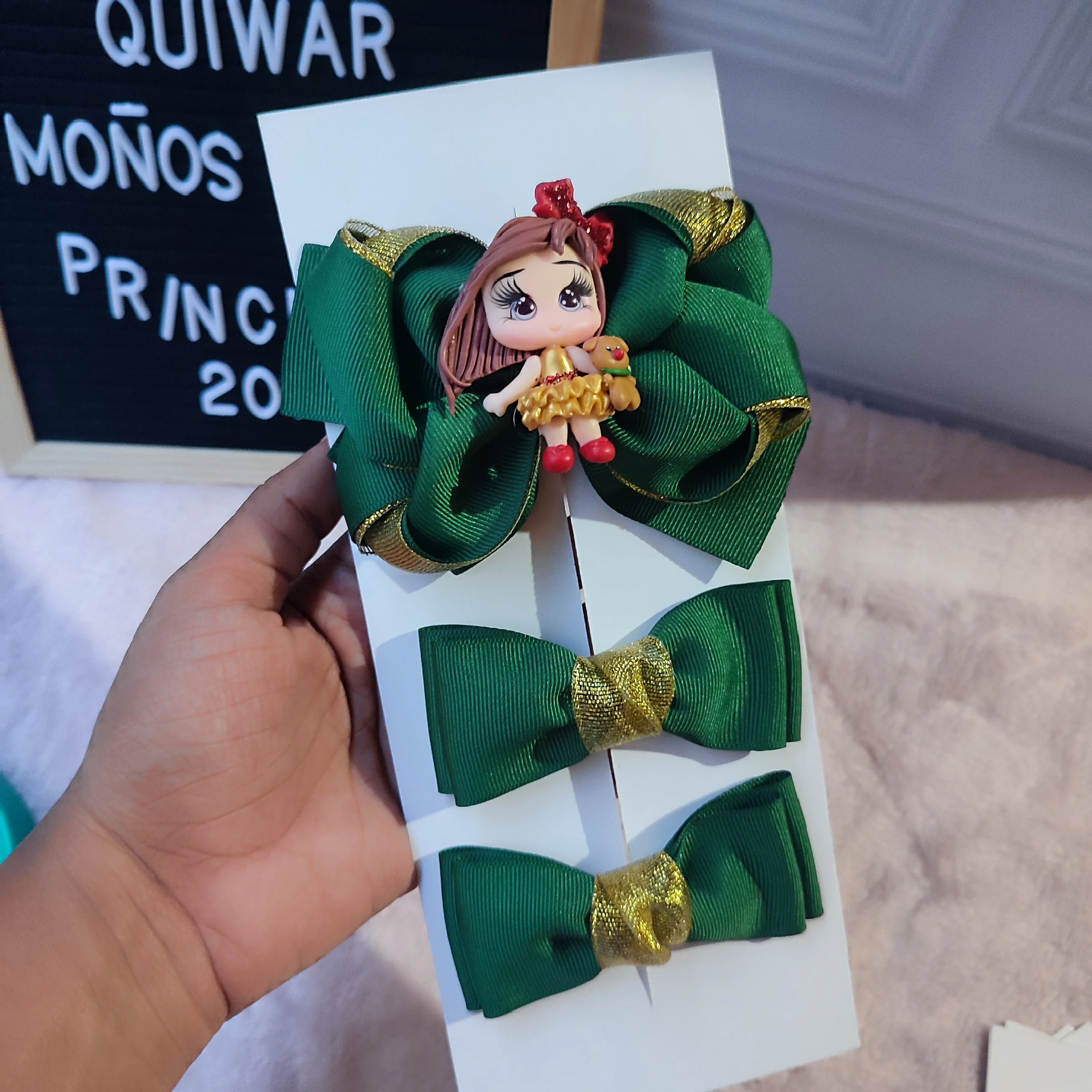 Lazo Verde Navidad con Dorado Aplique de Muñeca