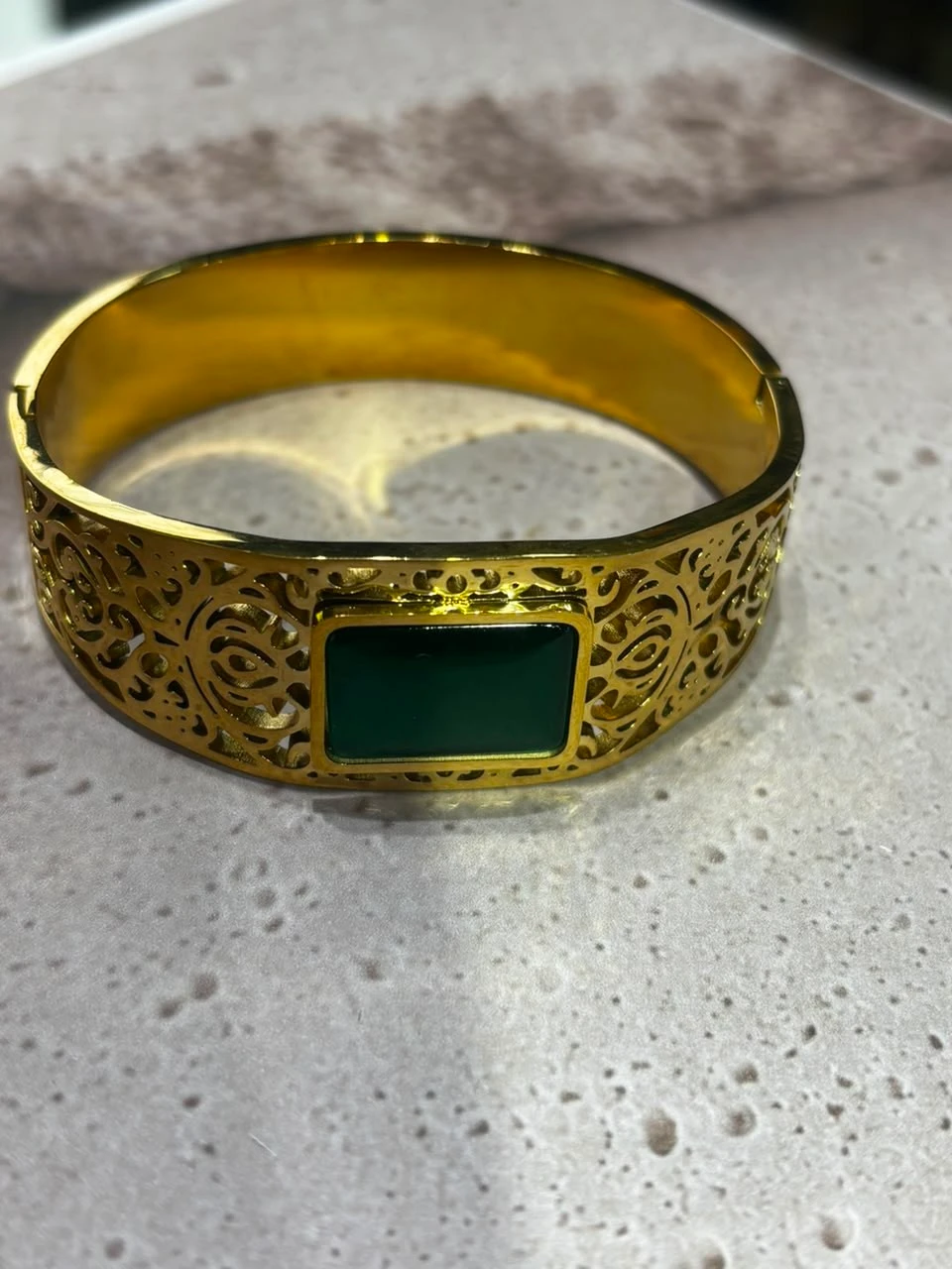 brazalete acero con enchape en oro 