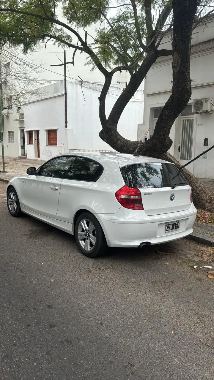 BMW 116i  2012  150 mil km  Motor 1.6  Todos los papeles titular al día  Se va transferido  precio en dolares 2